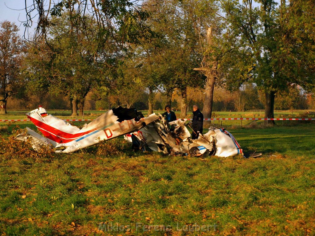 Kleinflugzeug abgestuerzt Sankt Augustin Meindorf P170.JPG